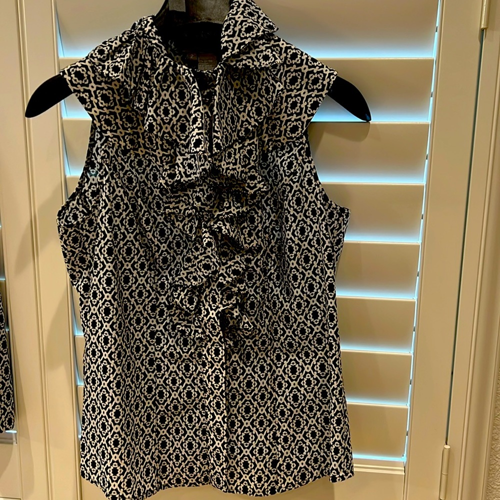 Eccoci cute black and white top. Matching skirt sold separately